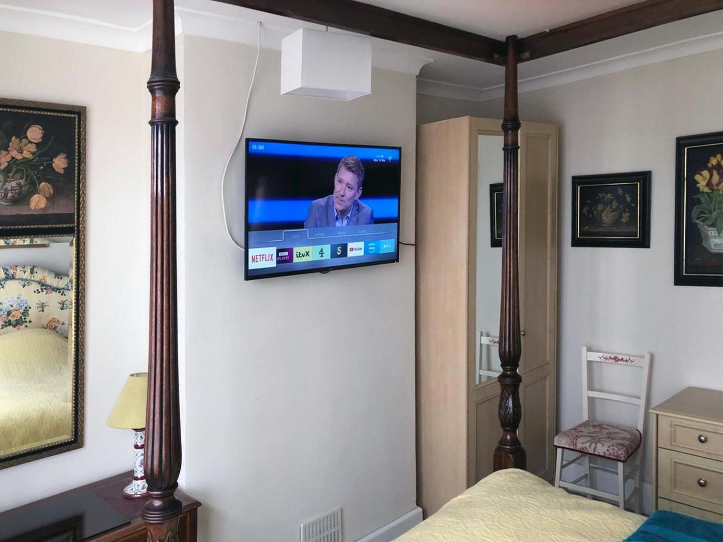Вилла Residential 3 Bed House Harnham Солсбери Экстерьер фото
